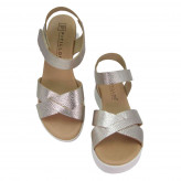 Sandalias PITILLOS con cuña media, pulsera y piel metalizada Oro
